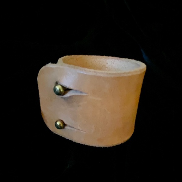 Leather cuff - Picture 3 of 6